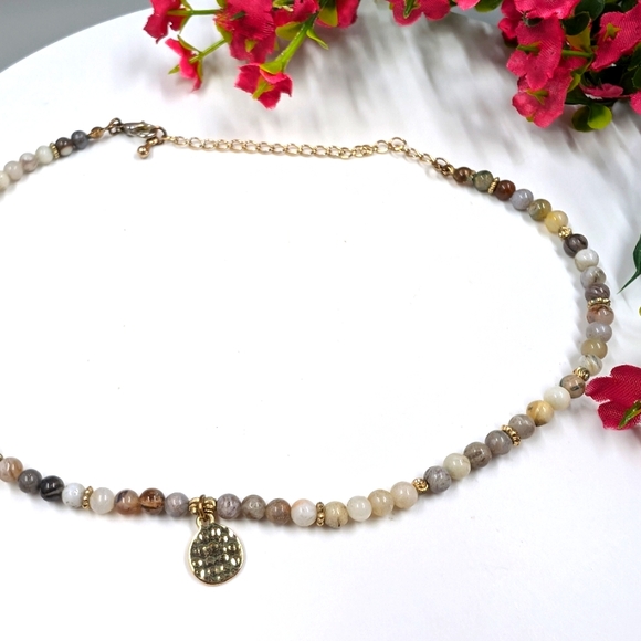 Genuine Quartz Stone Bead Gold Plated Medallion Pendant Vintage Necklace - Picture 6 of 6